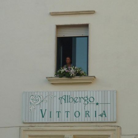 Albergo Vittoria Taviano  Bagian luar foto