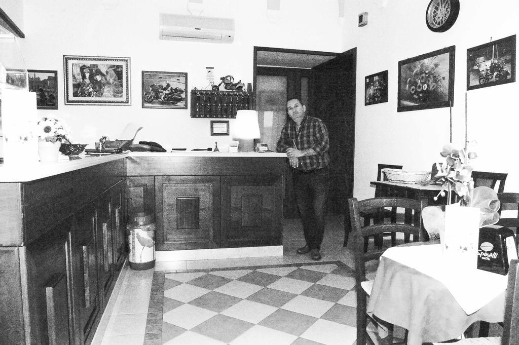 Albergo Vittoria Taviano  Bagian luar foto