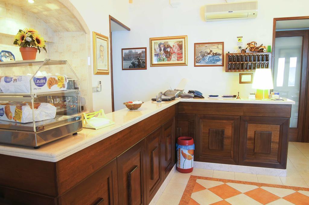 Albergo Vittoria Taviano  Bagian luar foto