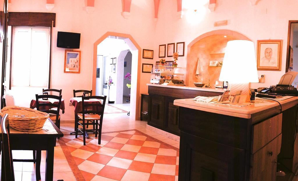 Albergo Vittoria Taviano  Bagian luar foto