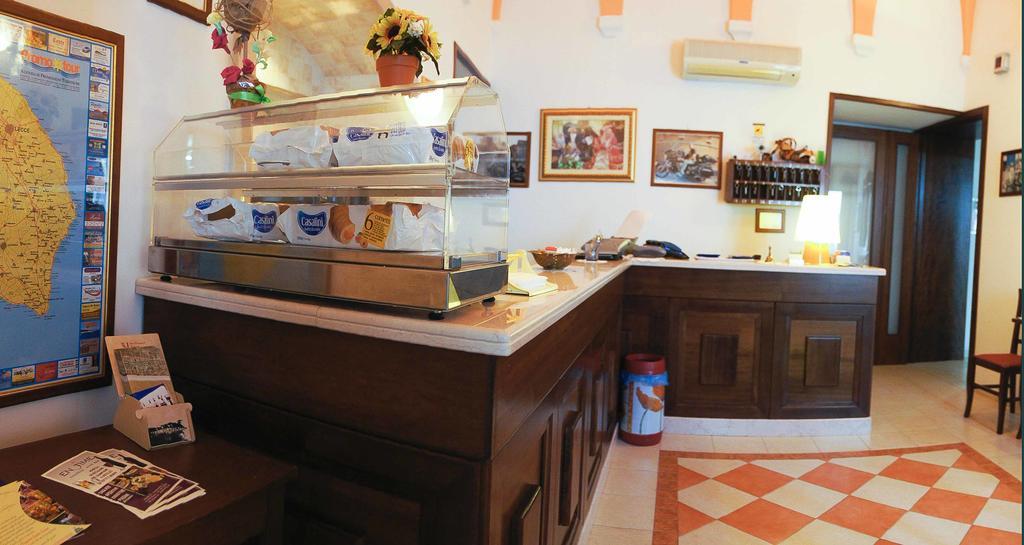 Albergo Vittoria Taviano  Bagian luar foto
