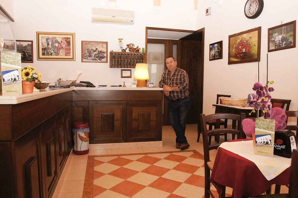 Albergo Vittoria Taviano  Bagian luar foto